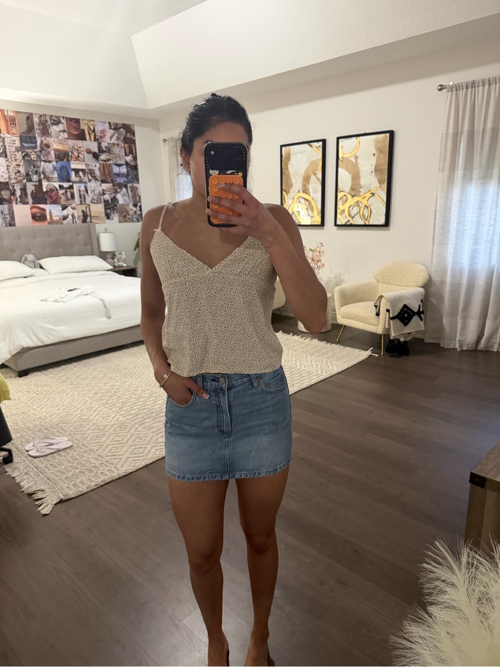 Brandy Melville Cream Floral V-Neck Spaghetti Strap Cami - Picture 2 of 3